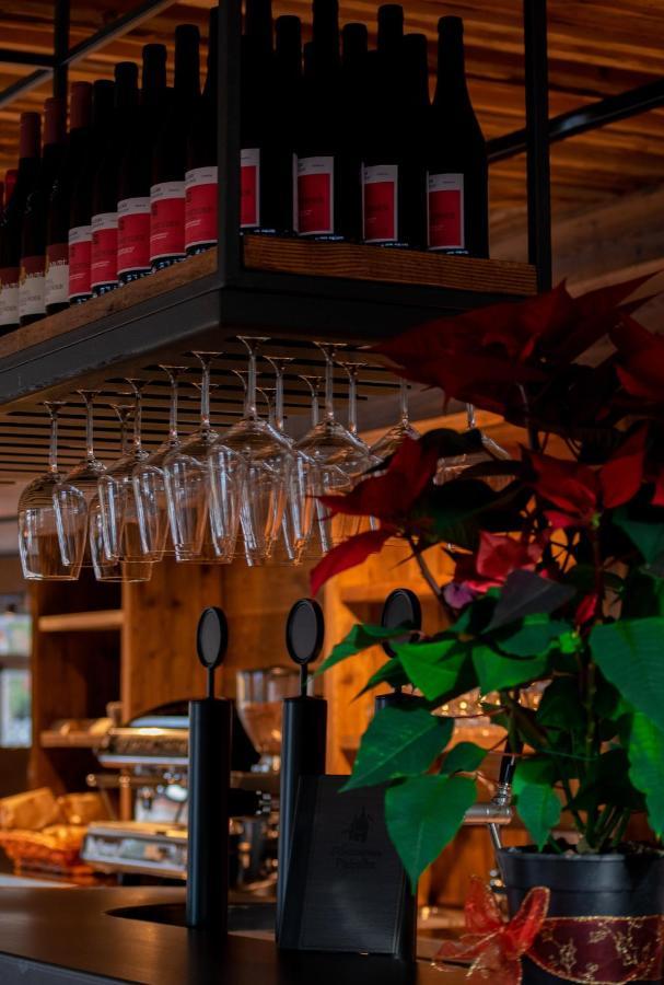 Hotel Leonard Нова Поненте Екстериор снимка