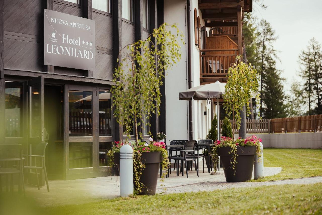Hotel Leonard Нова Поненте Екстериор снимка