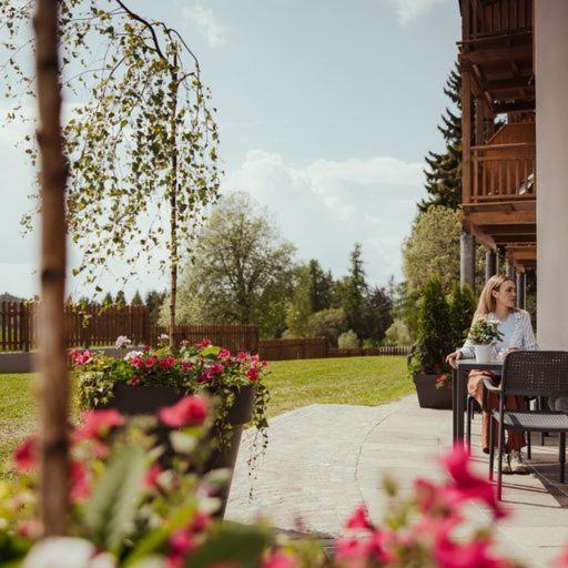 Hotel Leonard Нова Поненте Екстериор снимка